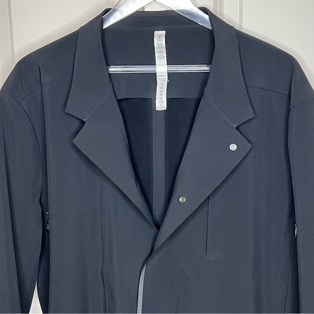 lululemon athletica Men's Black Tech Jacket - Picture 6 of 9